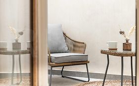 Calm Apartment With Private Patio By Rems